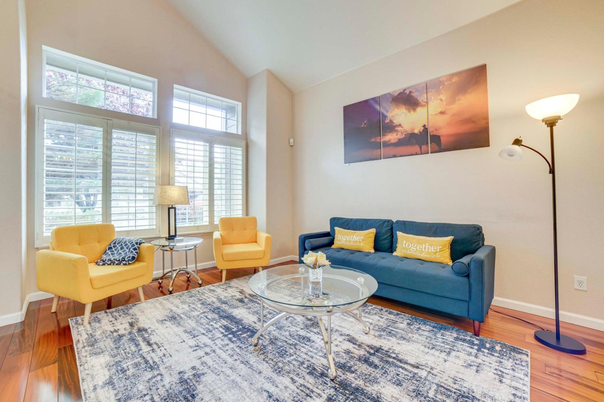 Spacious With Deck About 1 Mi To Downtown! Reno